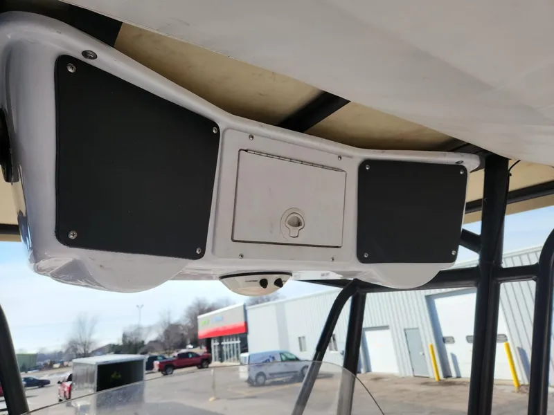 Slide: The Image of Pro-Line 2000 CENTER CONSOLE 2008 - 16