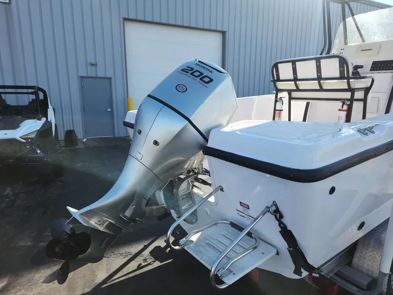 Slide: The Image of Pro-Line 2000 CENTER CONSOLE 2008 - 3