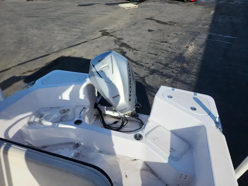 Slide: The Image of Pro-Line 2000 CENTER CONSOLE 2008 - 8