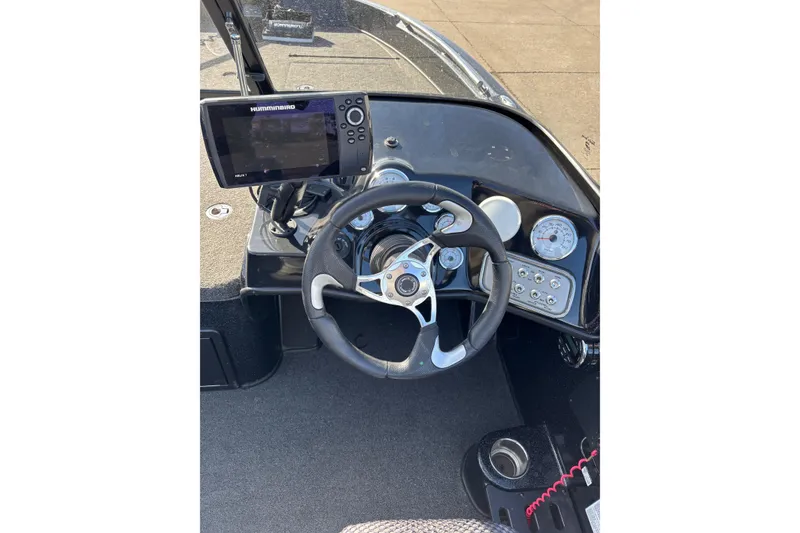 Slide: The Image of 2015 Nitro ZV18 boat dashboard with steering wheel and Humminbird fishfinder. - 7