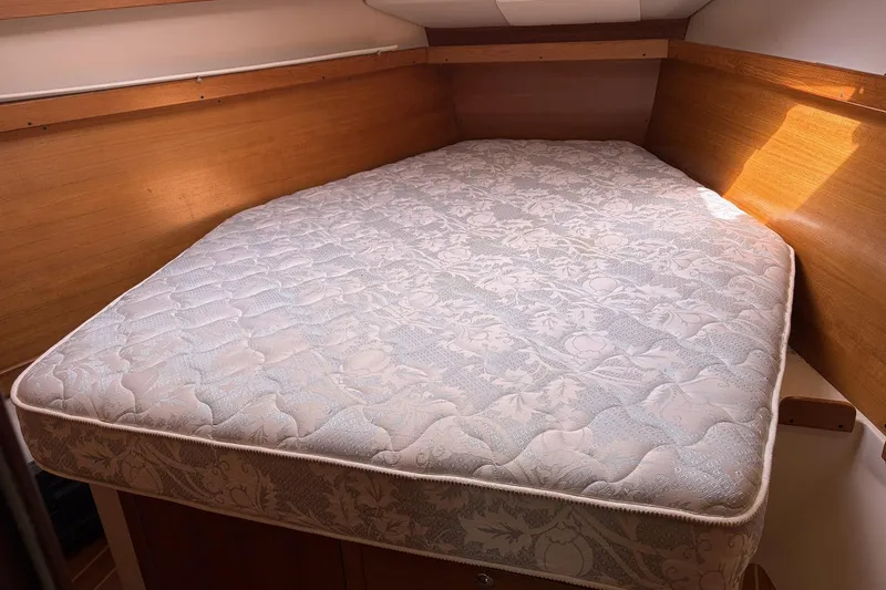 Slide: The Image of V-berth mattress in 2004 Catalina 36 MkII sailboat cabin. - 31