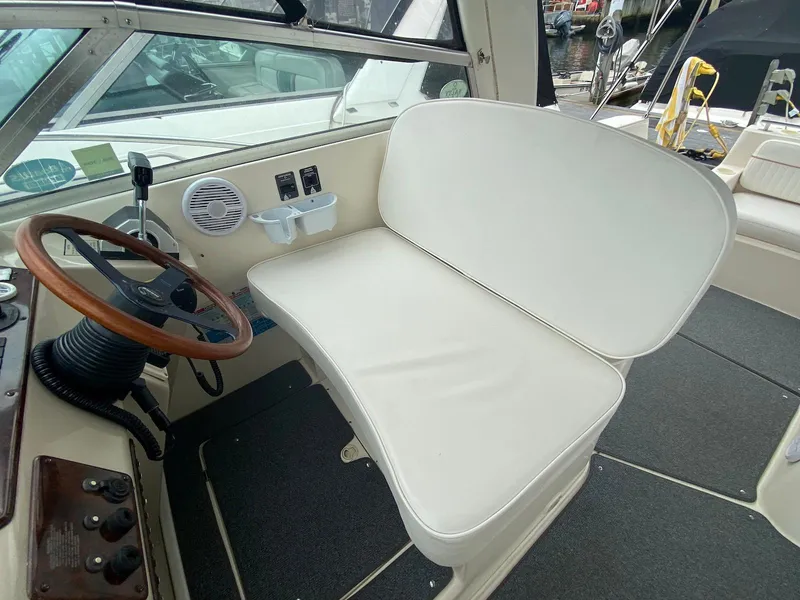 Slide: The Image of Interior of a 2000 Rinker Fiesta Vee 310 boat. - 9