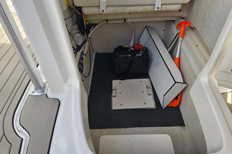 Slide: The Image of Electrical components inside a 2015 Robalo R222 Center Console boat. - 31