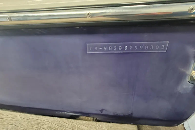 Slide: The Image of 2003 Malibu Sunsetter LXi boat hull with visible identification number. - 19