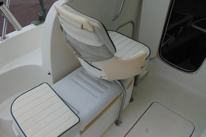 Slide: The Image of 2000 Bayliner 2302 Trophy Walkaround DX/LX boat seating area with white cushioned seats. - 10