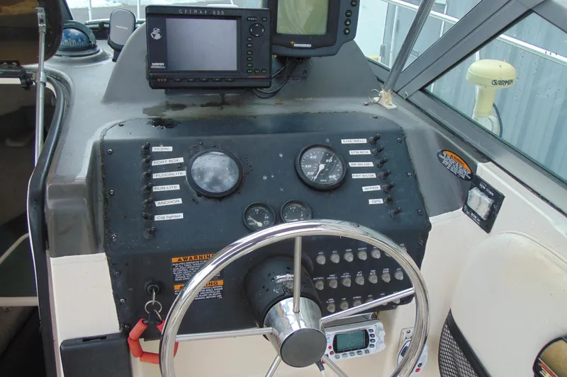 Slide: The Image of Dashboard of 2000 Bayliner 2302 Trophy Walkaround DX/LX with navigation equipment. - 15