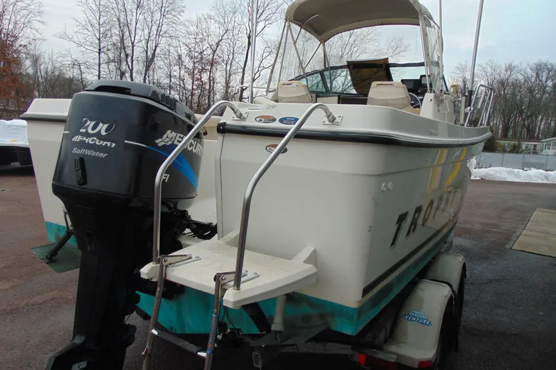 Slide: The Image of 2000 Bayliner 2302 Trophy Walkaround DX/LX with Mercury 200 Saltwater outboard motor. - 6