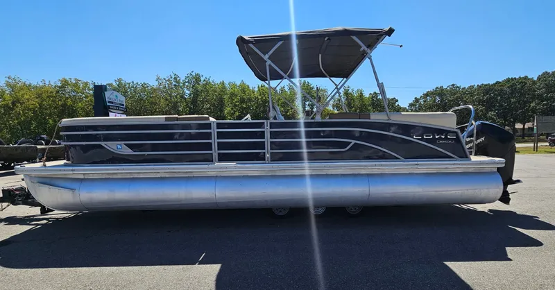 Slide: The Image of Lowe SS270 EXT Walk Thru 2022 - 15