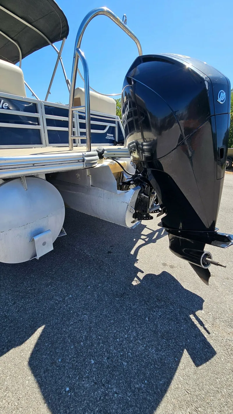 Slide: The Image of Lowe SS270 EXT Walk Thru 2022 - 20