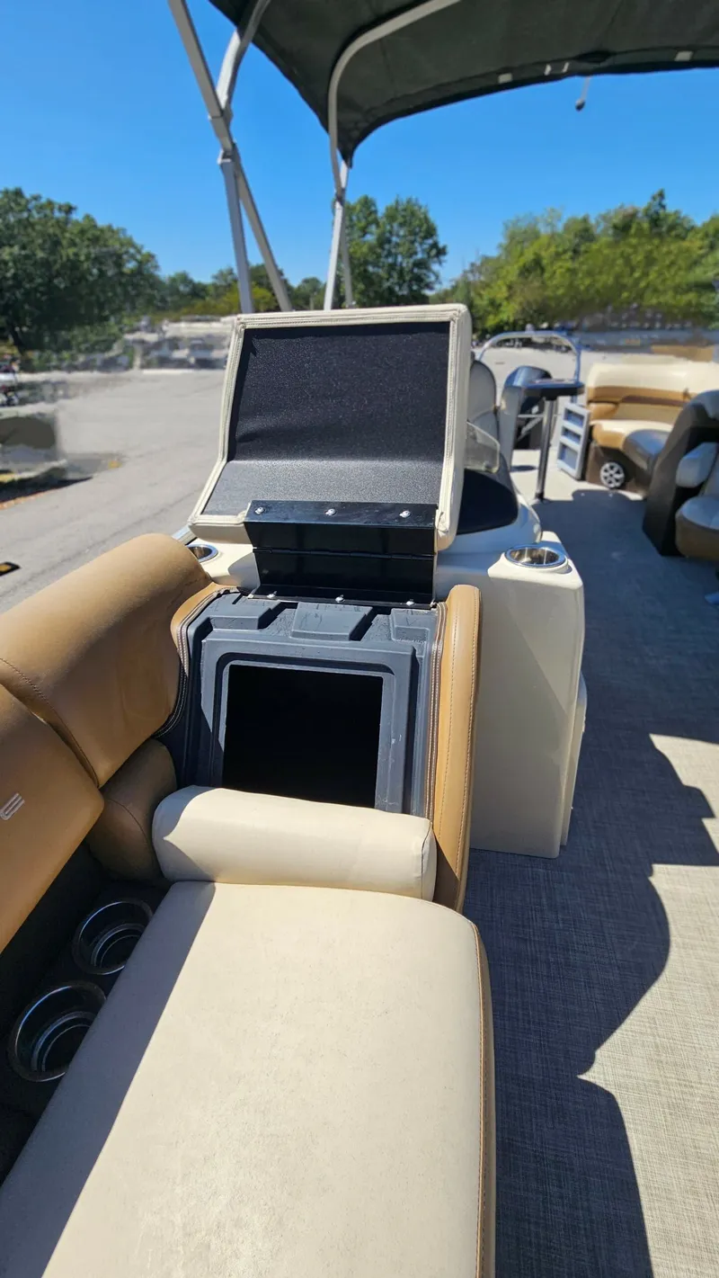 Slide: The Image of Lowe SS270 EXT Walk Thru 2022 - 5