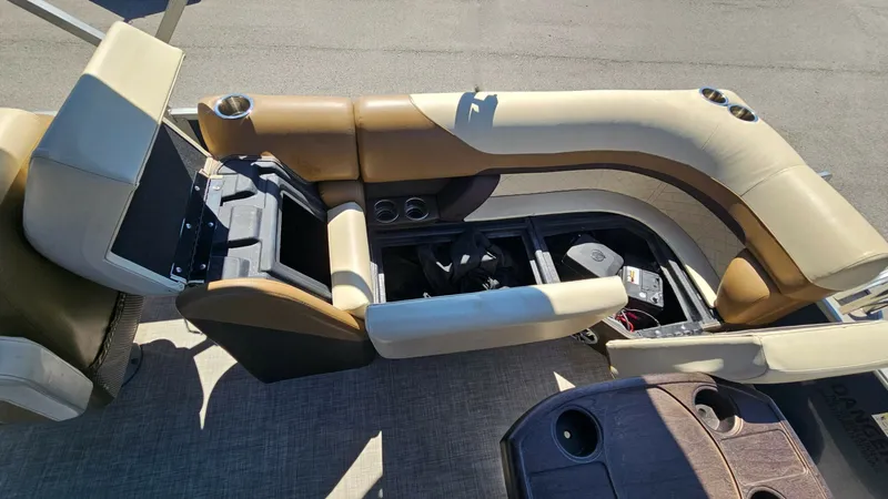 Slide: The Image of Lowe SS270 EXT Walk Thru 2022 - 8