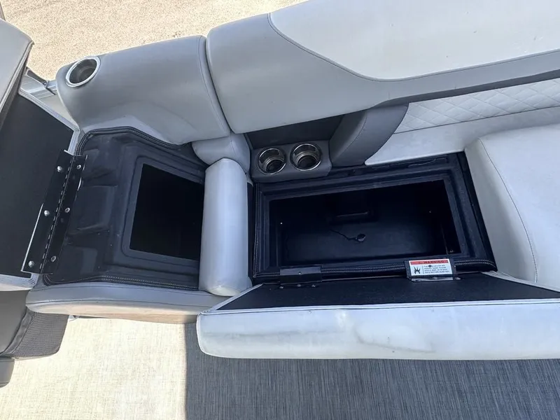 Slide: The Image of Lowe SS270 EXT Walk Thru 2022 - 10