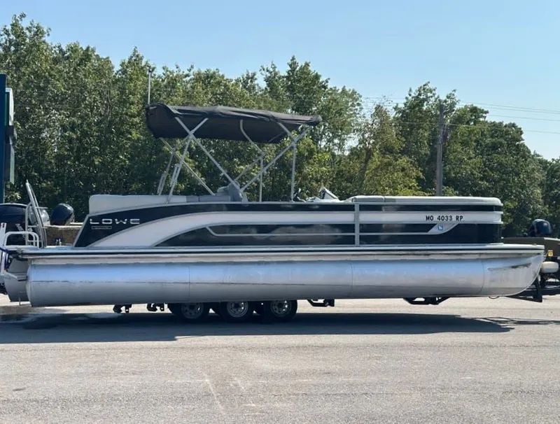 Slide: The Image of Lowe SS270 EXT Walk Thru 2022 - 13