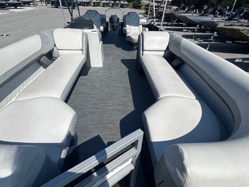 Slide: The Image of Lowe SS270 EXT Walk Thru 2022 - 4