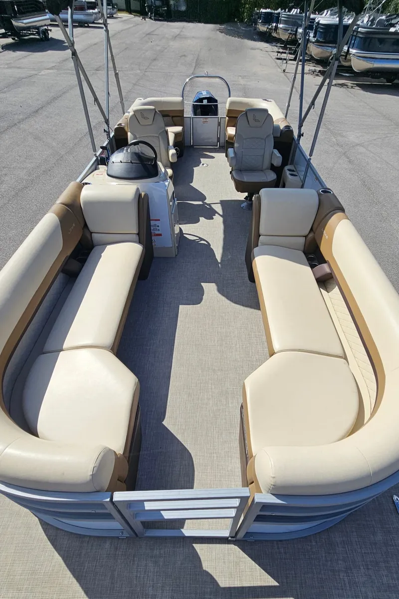 Slide: The Image of Lowe SS270 EWT 2023 - 17