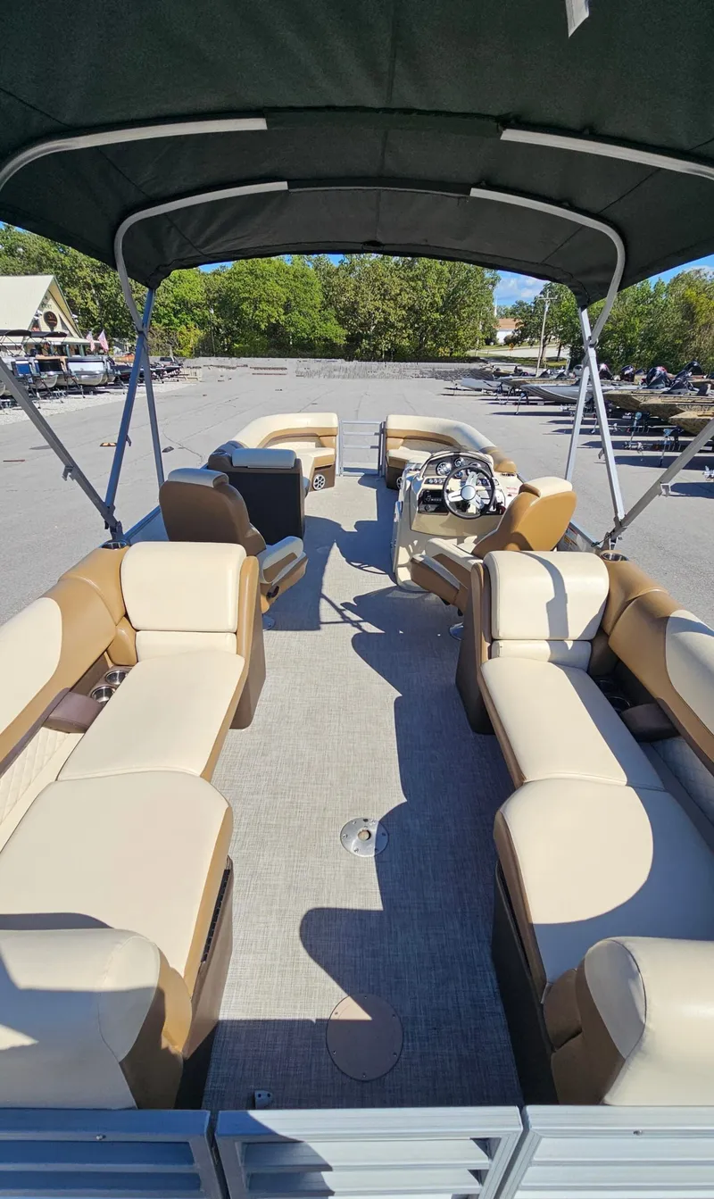 Slide: The Image of Lowe SS270 EWT 2023 - 18