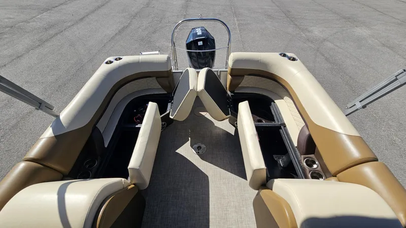 Slide: The Image of Lowe SS270 EWT 2023 - 20