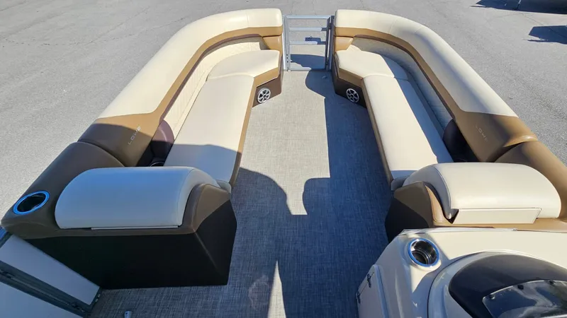 Slide: The Image of Lowe SS270 EWT 2023 - 22