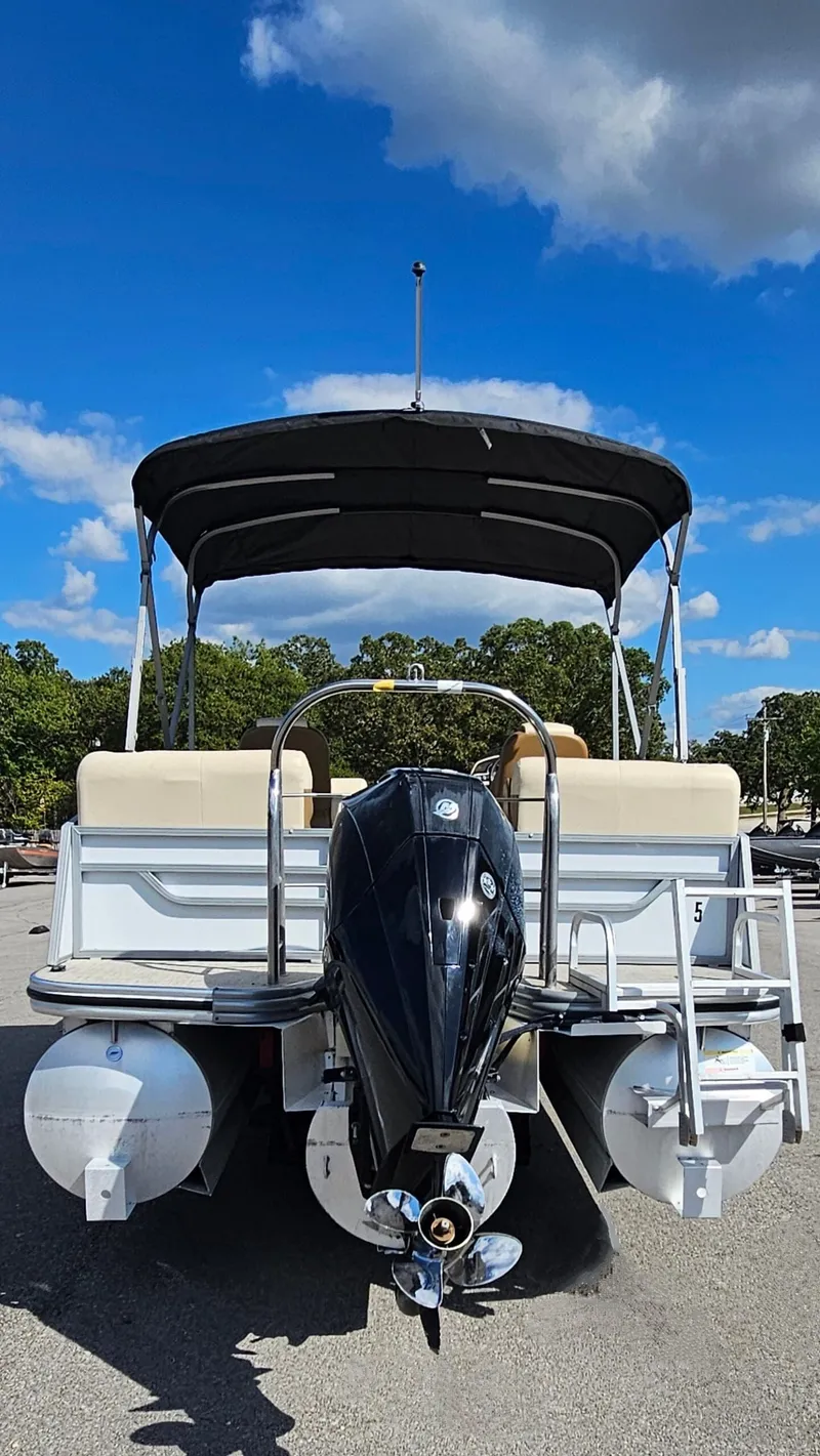 Slide: The Image of Lowe SS270 EWT 2023 - 6