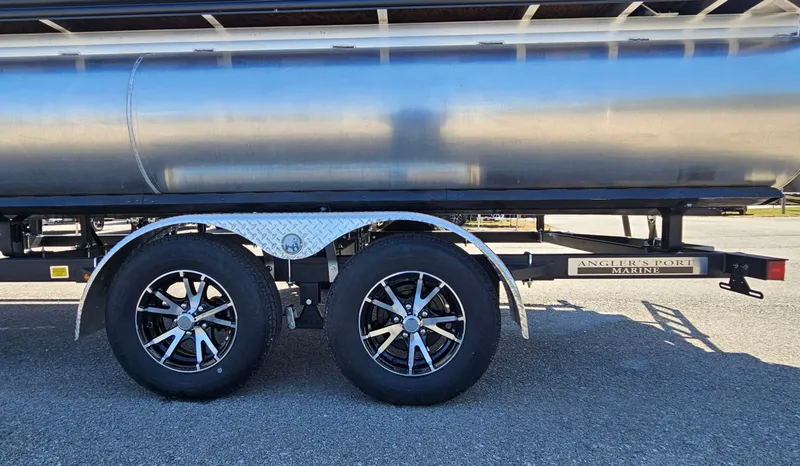 Slide: The Image of Lowe SS 210 WT 2025 - 12