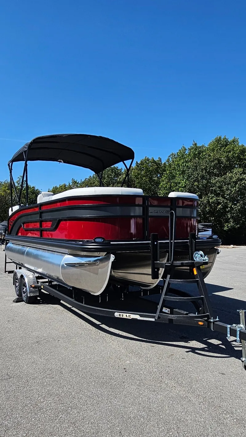 Slide: The Image of Lowe SS 210 WT 2025 - 16