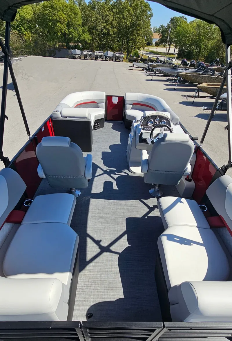 Slide: The Image of Lowe SS 210 WT 2025 - 18