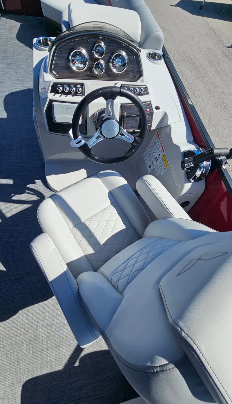 Slide: The Image of Lowe SS 210 WT 2025 - 20