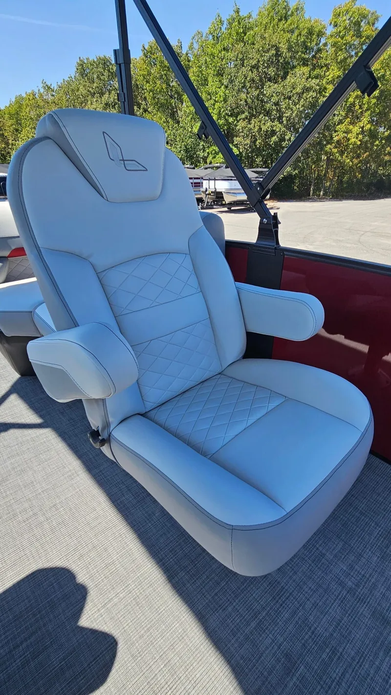 Slide: The Image of Lowe SS 210 WT 2025 - 22