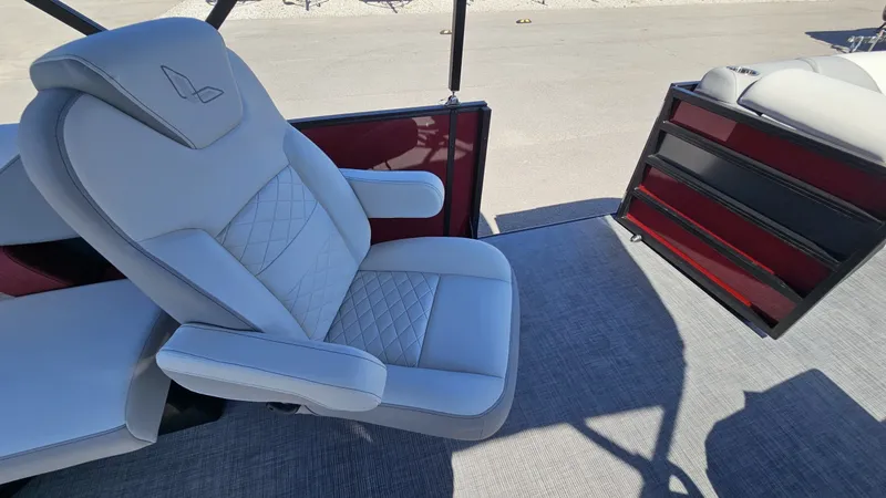 Slide: The Image of Lowe SS 210 WT 2025 - 23