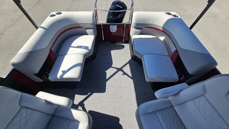 Slide: The Image of Lowe SS 210 WT 2025 - 24