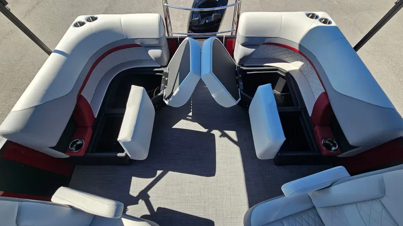 Slide: The Image of Lowe SS 210 WT 2025 - 25