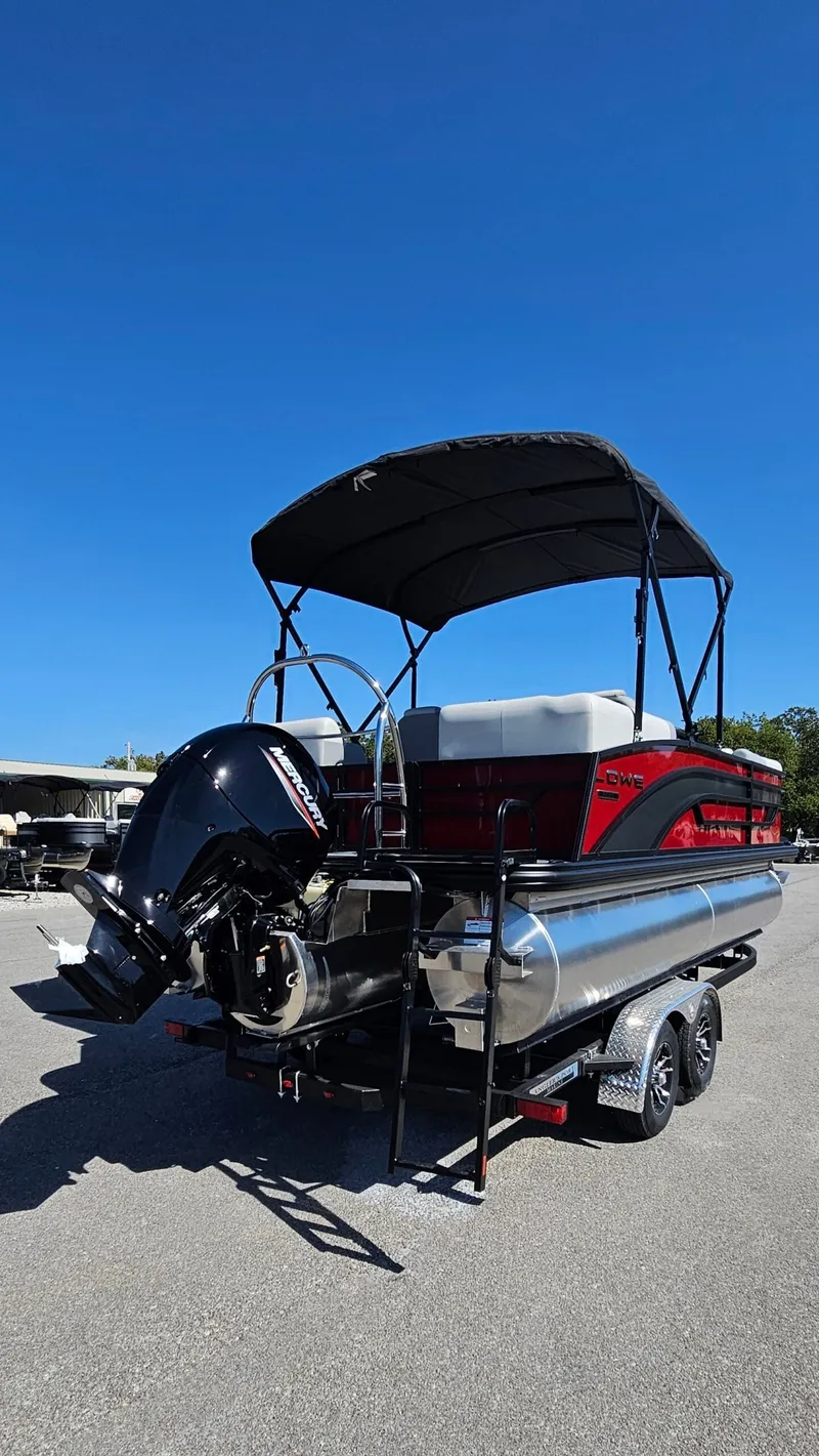 Slide: The Image of Lowe SS 210 WT 2025 - 9