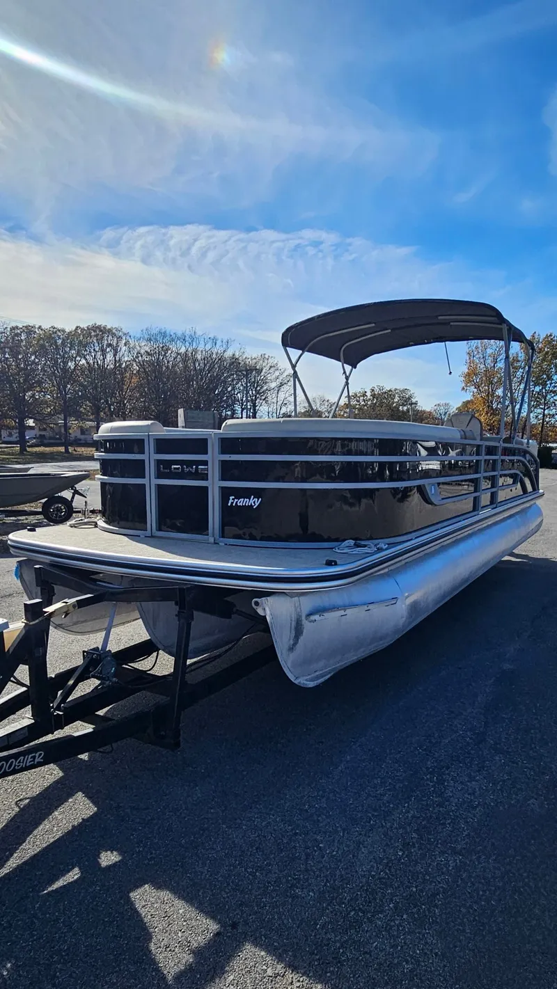 Slide: The Image of Lowe SS270 EXT Walk Thru 2022 - 10