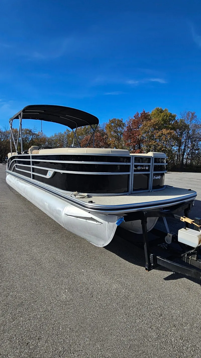 Slide: The Image of Lowe SS270 EXT Walk Thru 2022 - 12