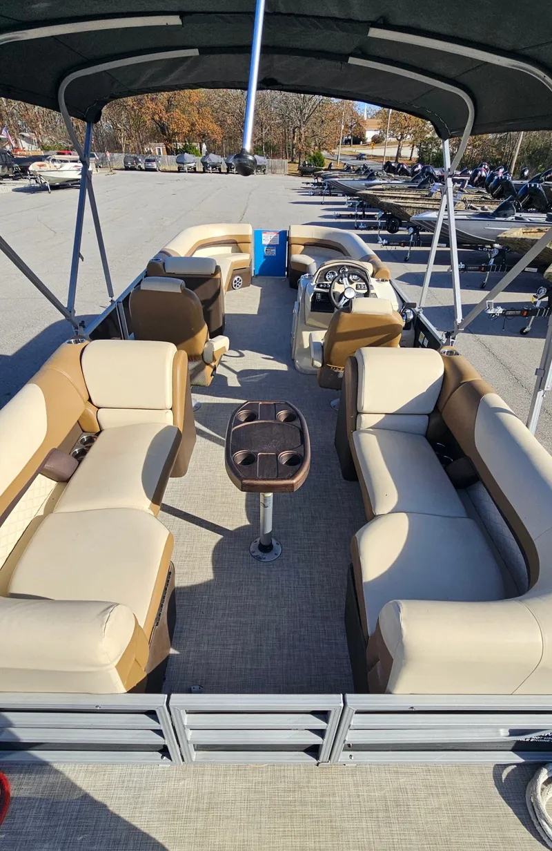 Slide: The Image of Lowe SS270 EXT Walk Thru 2022 - 13