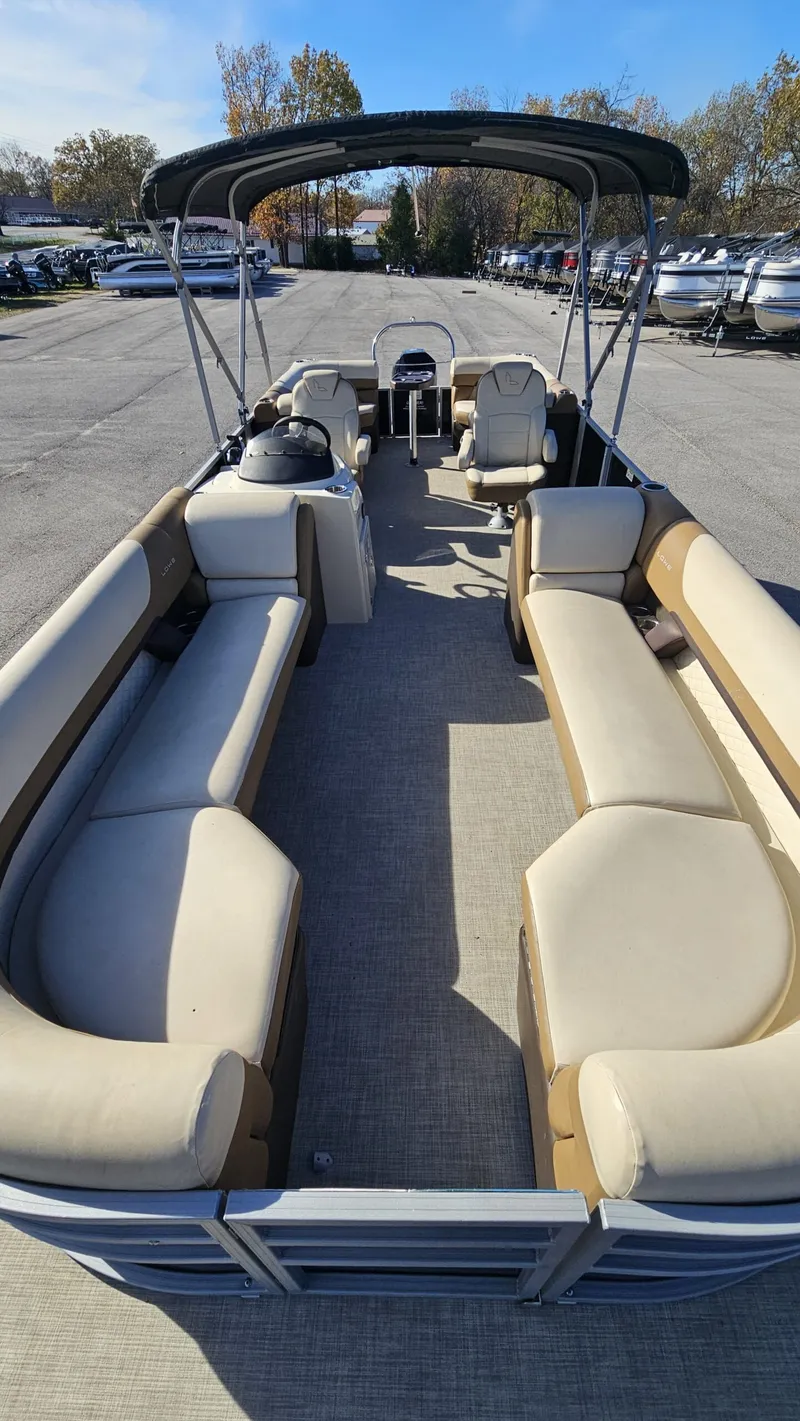 Slide: The Image of Lowe SS270 EXT Walk Thru 2022 - 14