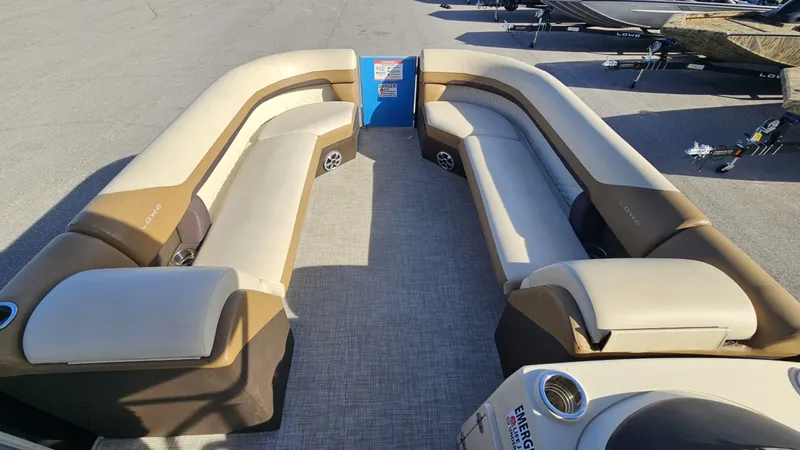 Slide: The Image of Lowe SS270 EXT Walk Thru 2022 - 18