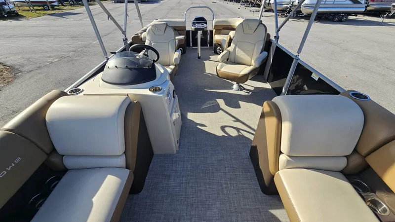 Slide: The Image of Lowe SS270 EXT Walk Thru 2022 - 20