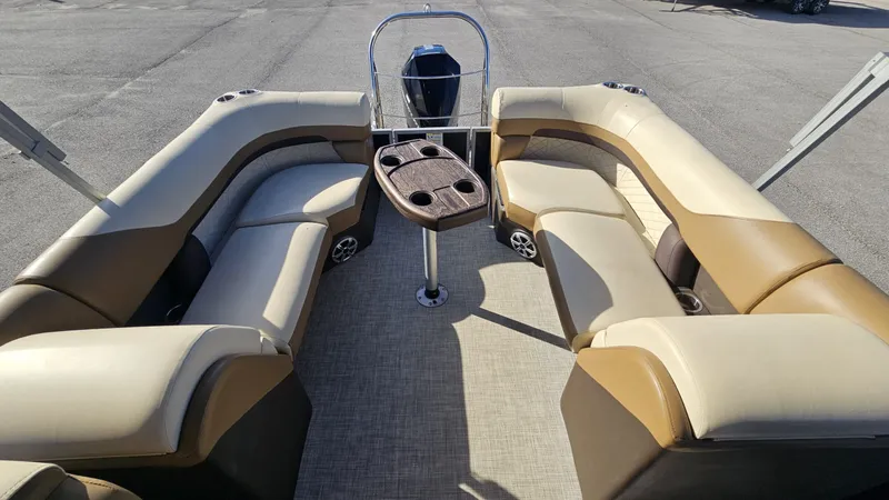 Slide: The Image of Lowe SS270 EXT Walk Thru 2022 - 22