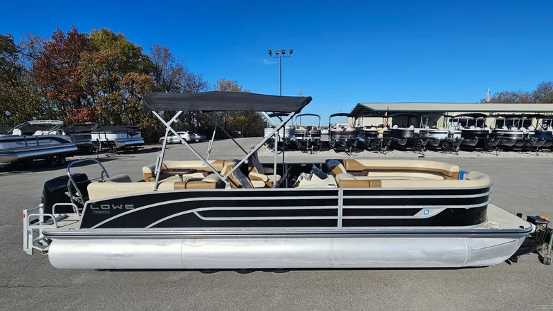 Slide: The Image of Lowe SS270 EXT Walk Thru 2022 - 5