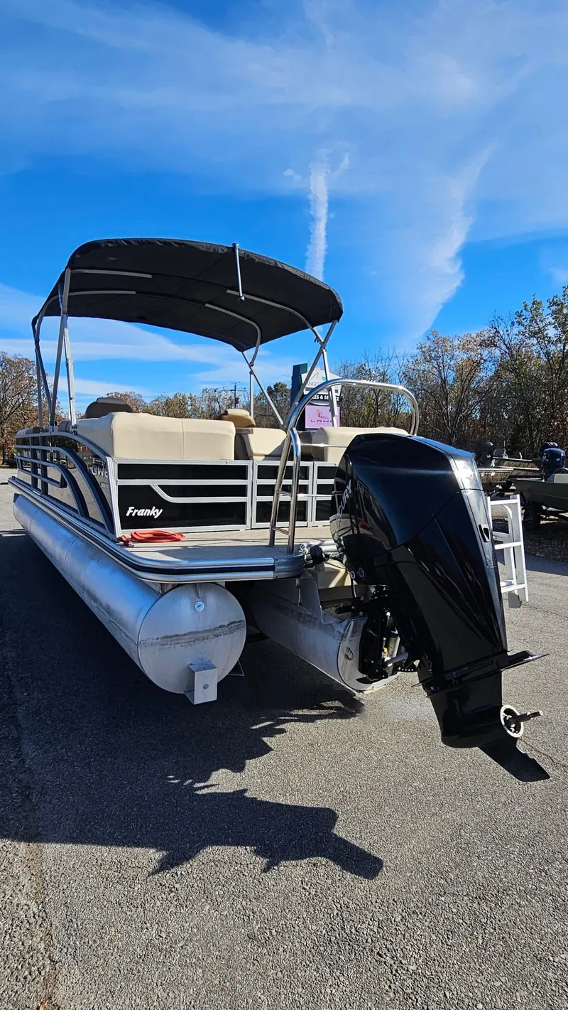 Slide: The Image of Lowe SS270 EXT Walk Thru 2022 - 7