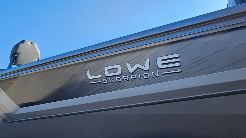 Slide: The Image of Lowe Skorpion 2025 - 10