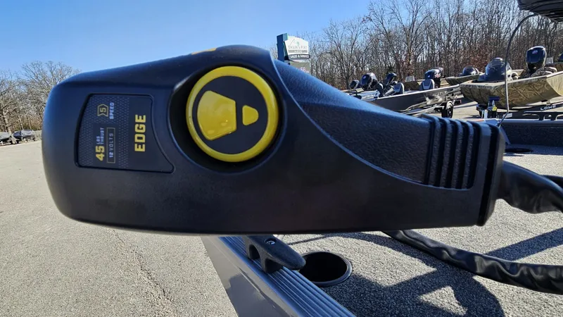 Slide: The Image of Lowe Skorpion 2025 - 12