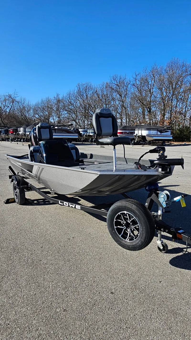 Slide: The Image of Lowe Skorpion 2025 - 15