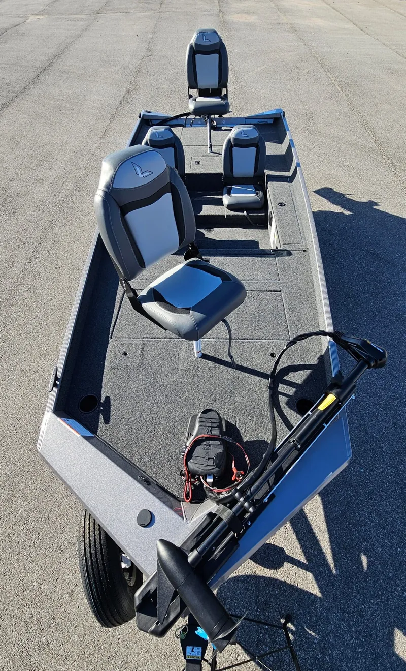 Slide: The Image of Lowe Skorpion 2025 - 16