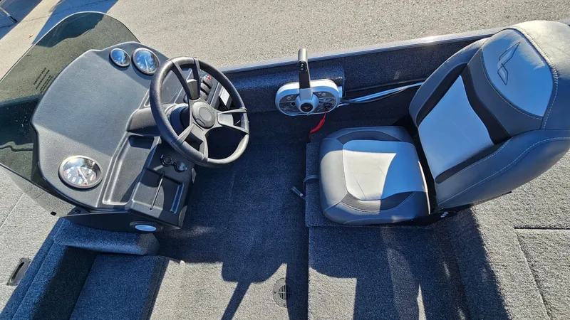 Slide: The Image of Lowe Skorpion 2025 - 18