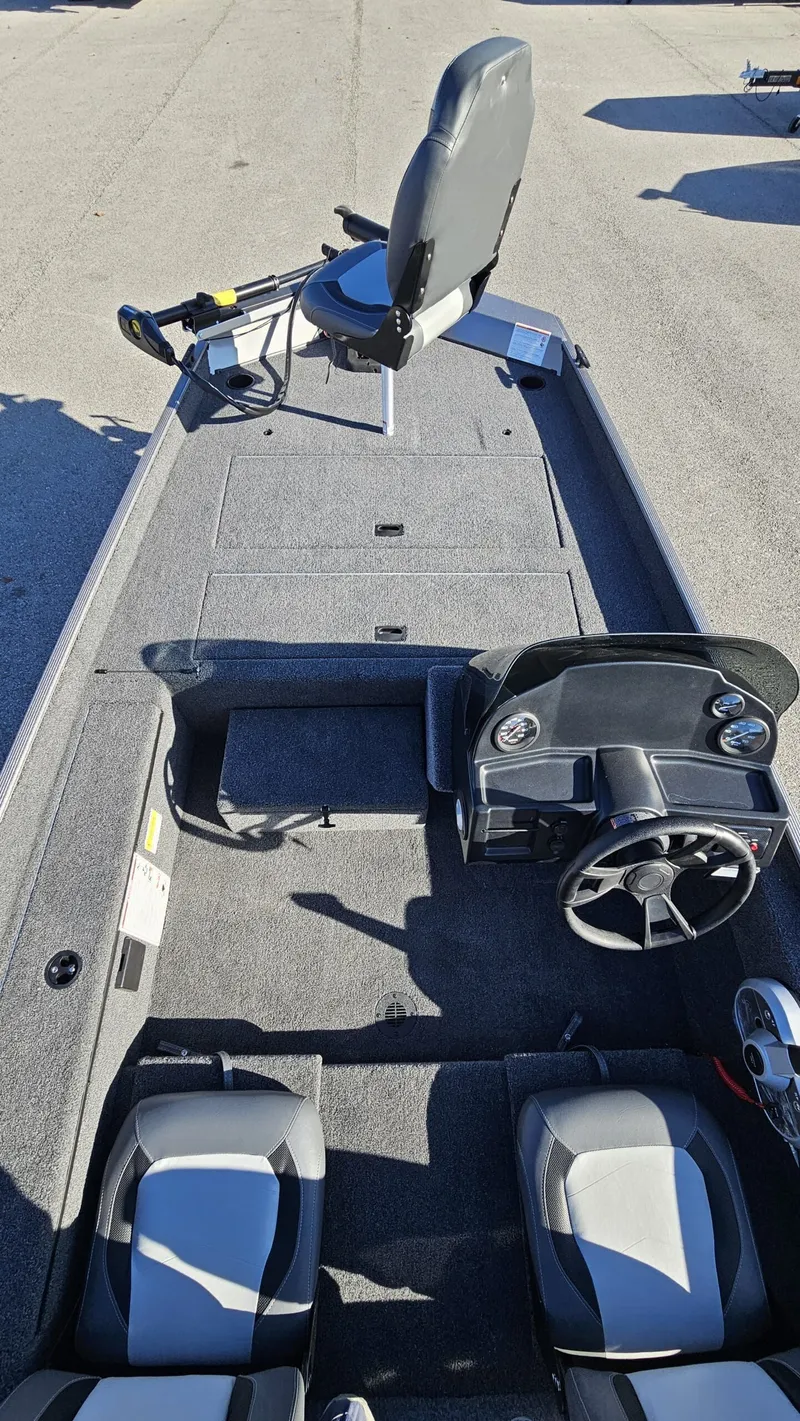 Slide: The Image of Lowe Skorpion 2025 - 19