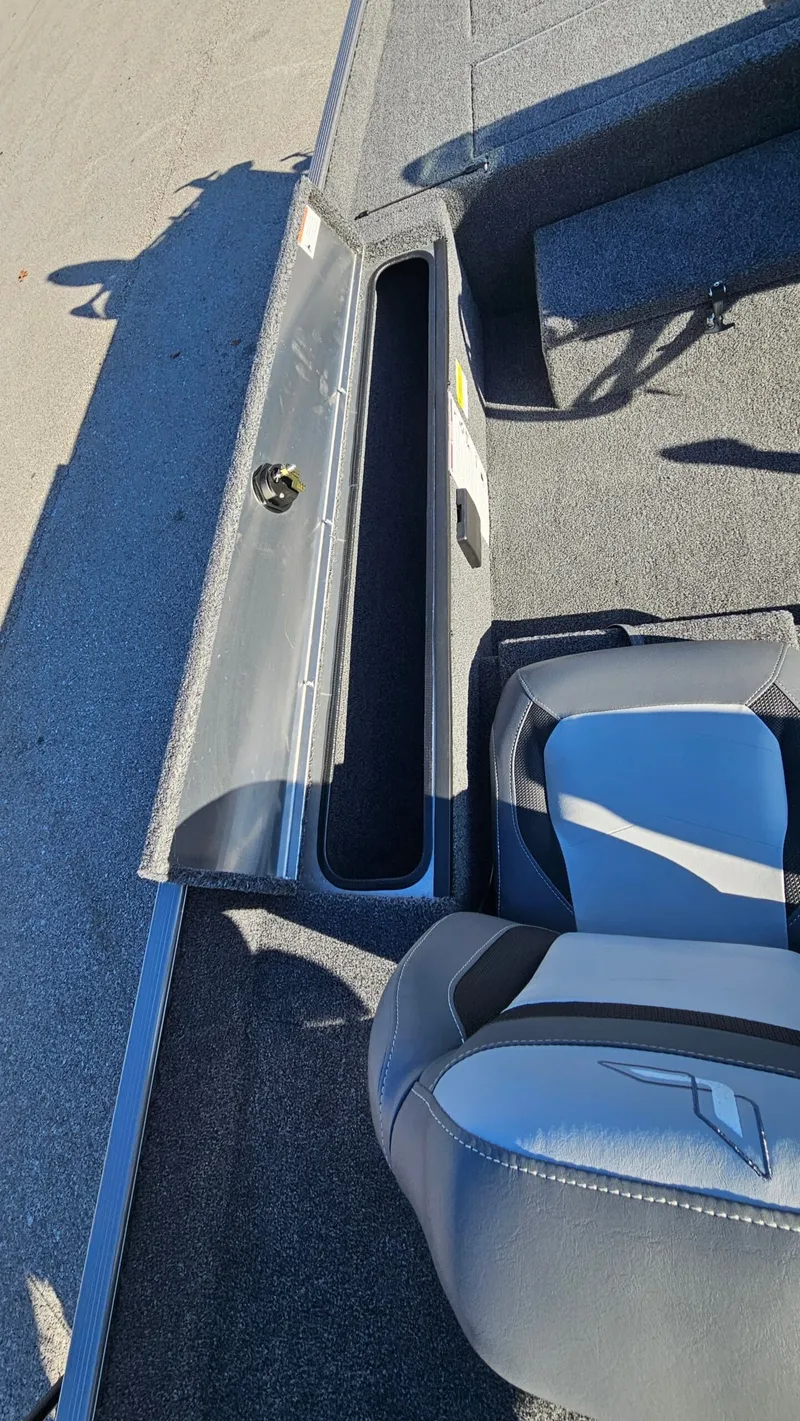 Slide: The Image of Lowe Skorpion 2025 - 25