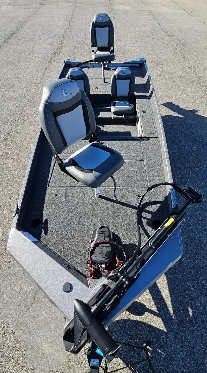 Slide: The Image of Lowe Skorpion 2025 - 34