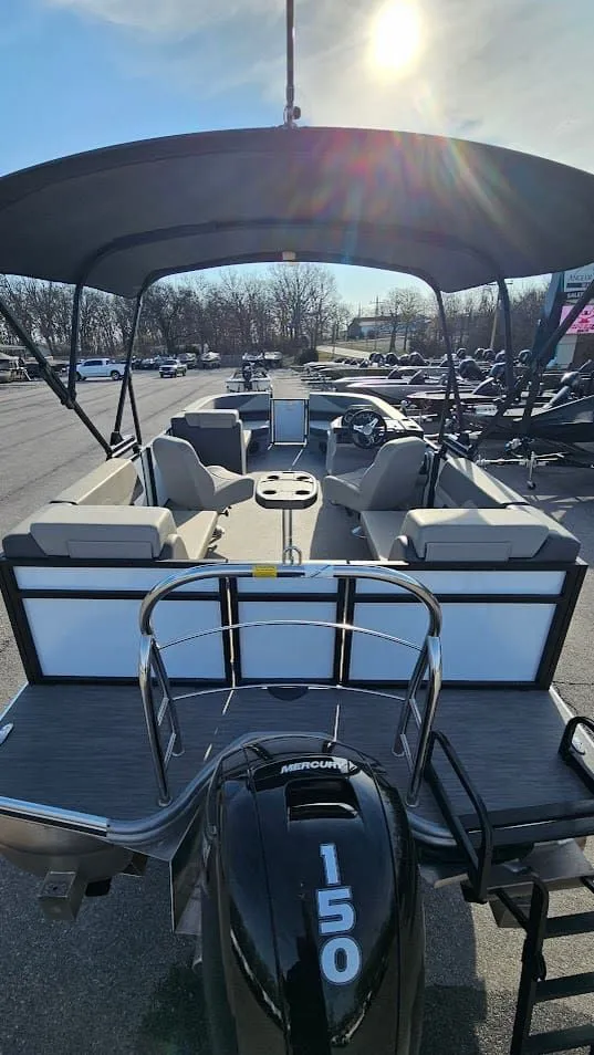 Slide: The Image of Lowe LS210 WT 2025 - 15